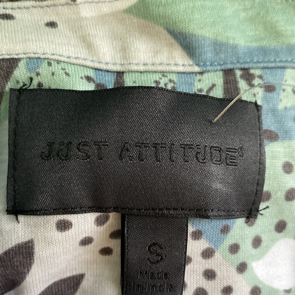 Just Attitude floral short sleeve button down shirt NWOT - Picture 3 of 5